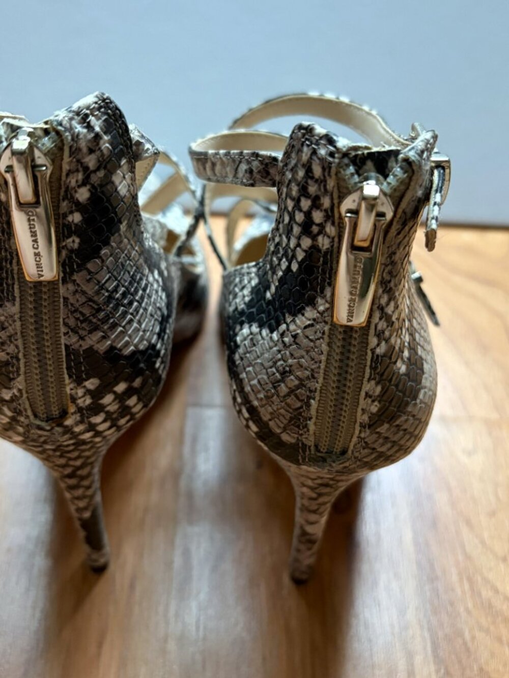 Vince Camuto 3 inch snakeskin heels, size 8.5 - Picture 3 of 9